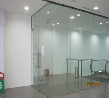 Cửa đi bản lề kẹp