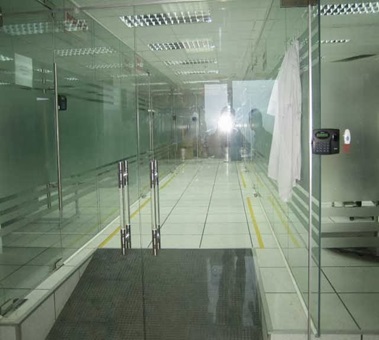 Cửa đi bản lề kẹp