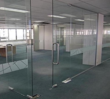 Cửa đi bản lề kẹp