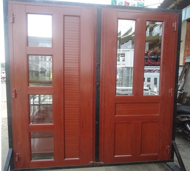 Cửa đi vân gỗ